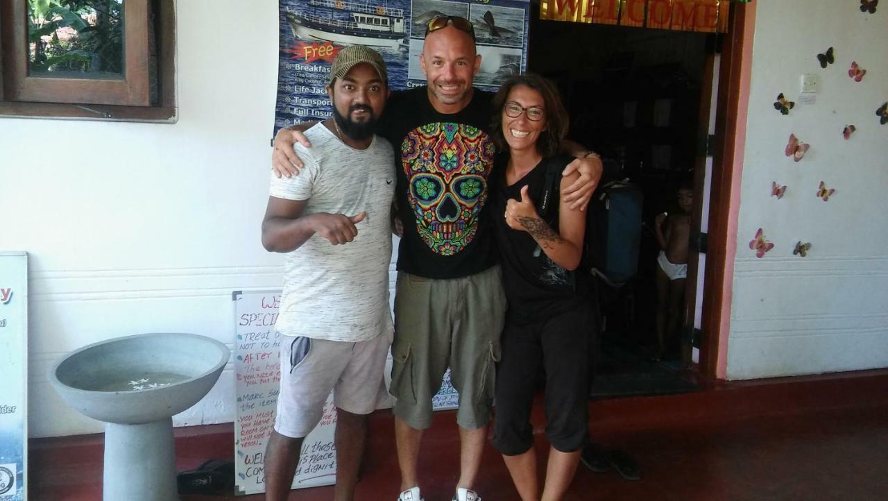 Thevindu Guest & Redmud Resturent Banduramulla Esterno foto